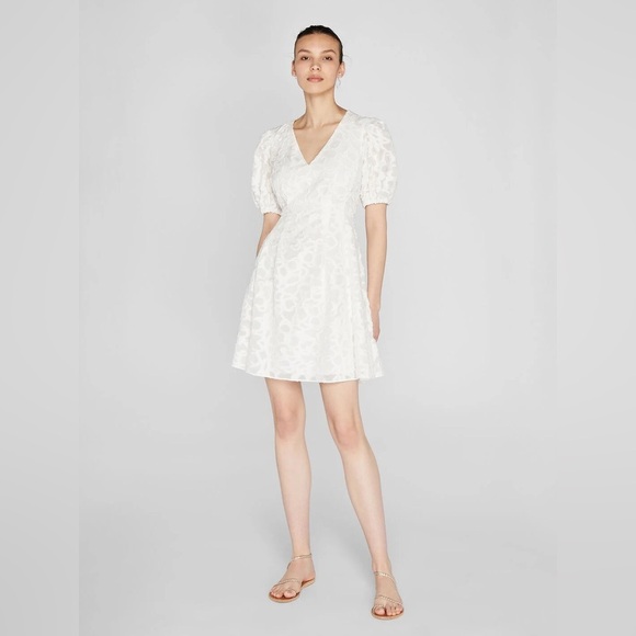 Club Monaco Textured Puff Sleeve V-Neck White Dress Size 10 - Picture 1 of 9